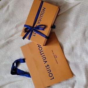 Louis Vuitton Box w Shopping bag